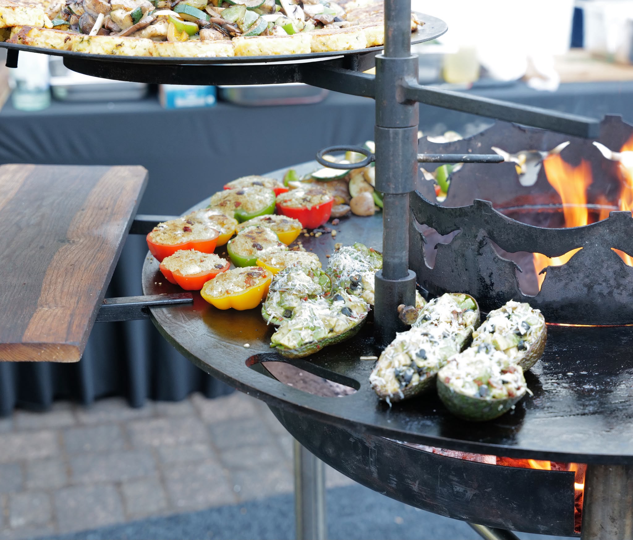 Gefüllte Avocado und Paprika als Vorspeise beim Catering